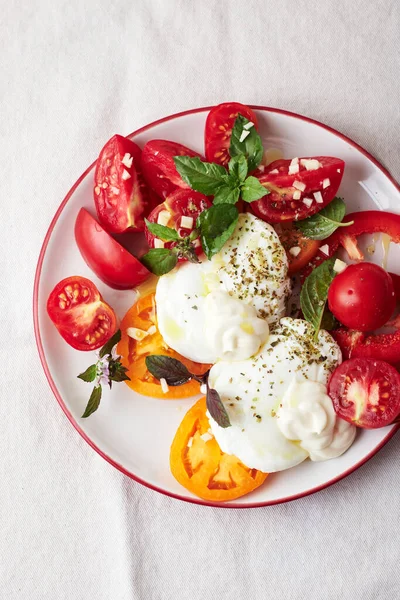 Poached Egg Fresh Tomatoes Basil Mayonnaise Top View — Stock Photo, Image