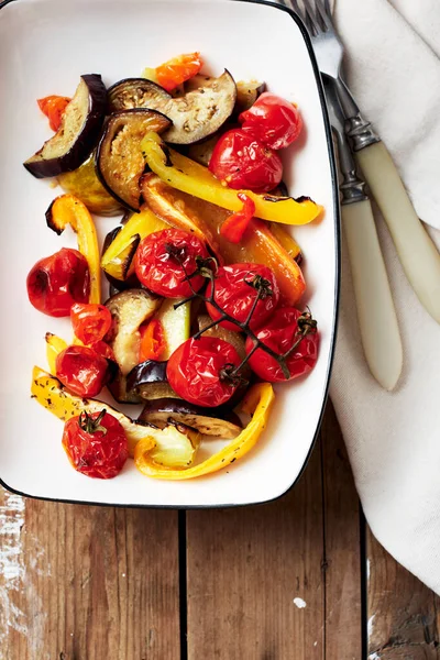 Salad Roasted Tomatoes Eggplants Zucchini Bell Peppers — Stock Photo, Image