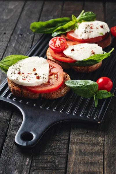 Open Sandwiches Bruschetta Mozzarella Cheese Tomatoes Basil Caprese Dark Wooden — Stock Photo, Image