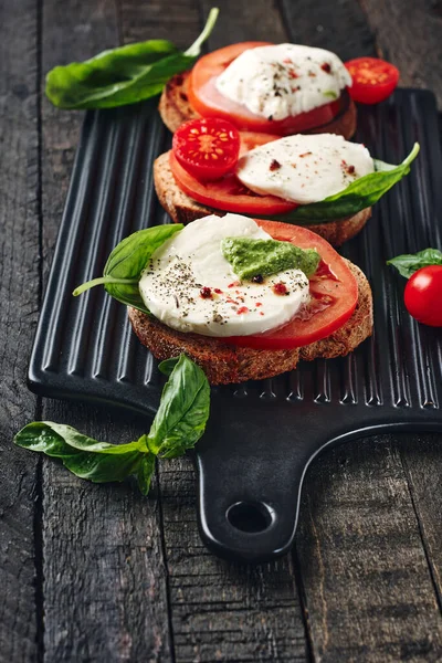 Open Sandwiches Bruschetta Mozzarella Cheese Tomatoes Basil Caprese Dark Wooden — Stock Photo, Image