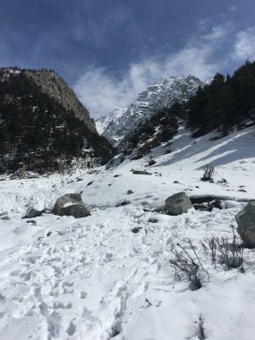 Pakistan Kalam Swat 'taki Usho Vadisi' ndeki kar dağlarının manzarası.