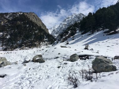 Pakistan Kalam Swat 'taki Usho Vadisi' ndeki kar dağlarının manzarası.
