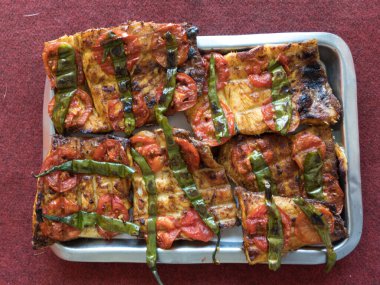 Izgara balık. Yakından bak.