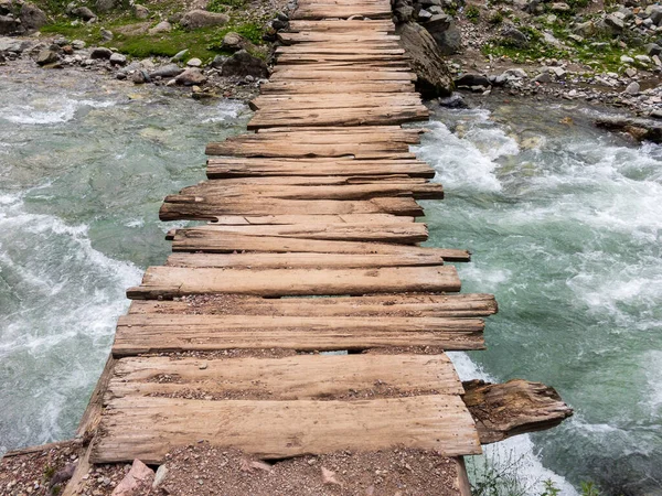 Bluewater Kalam SWAT 'taki ahşap köprüye yakın.