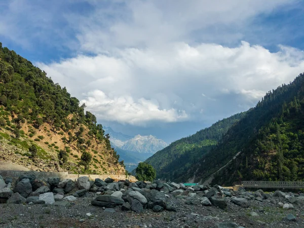 Vista Paisagem Uma Montanha Nuvens Água Azul Kalam Swat — Fotografia de Stock