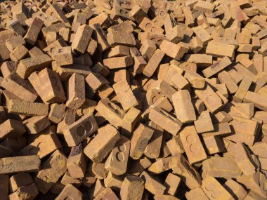 Depoda yeni tuğlalar