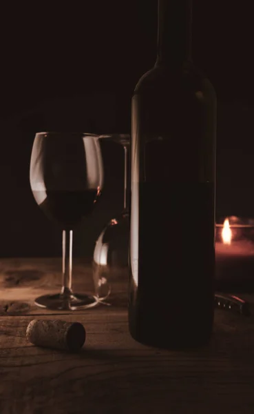 Ambiente Romántico Botella Vino Copas Vino Con Luz Vela —  Fotos de Stock