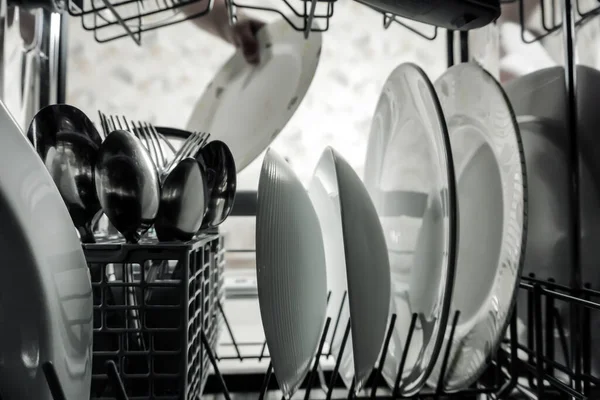 Інтер Посудомийної Машини Чистим Посудом — стокове фото