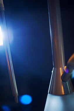 Fahişeler sigara içer.