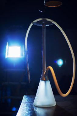 Fahişeler sigara içer.