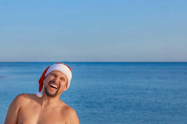 New Year Eve Beach Sea Man Christmas Hat Sunbathing Sun — Stock Photo, Image
