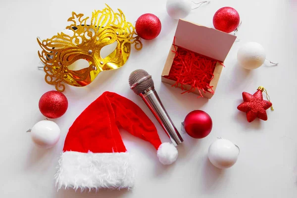 Noel Alışverişi Mikrofon Noel Baba Şapkası Altın Maske Noel Oyuncakları — Stok fotoğraf