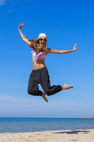 New Year Eve Beach Sea Happy Girl Santa Hat Jump — Stock Photo, Image