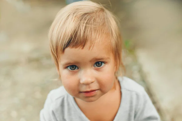 Retrato Bebé Con Grandes Ojos Cara Del Niño Pequeño — Foto de Stock