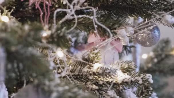 Feriados Ano Novo Decoração Conceito Celebração Close Árvore Natal Decorada — Vídeo de Stock