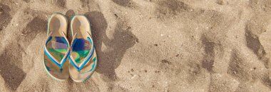 SANDALS 'DA BEACH PARAPERNALYA. 