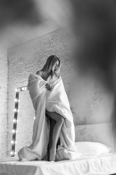 Morning Girls Blonde Blanket Sitting Bed Waking Dream Just Woke — Stock Photo, Image