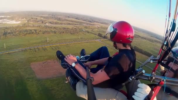 2021 Moskou Paragliden Met Kleurrijke Luifel Vlucht Van Het Bedrijf — Stockvideo