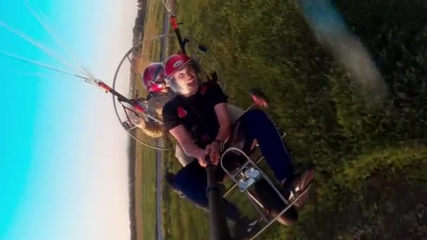 2021 Moscú Parapente Con Vuelo Colorido Del Dosel Compañía Paraavis — Vídeo de stock