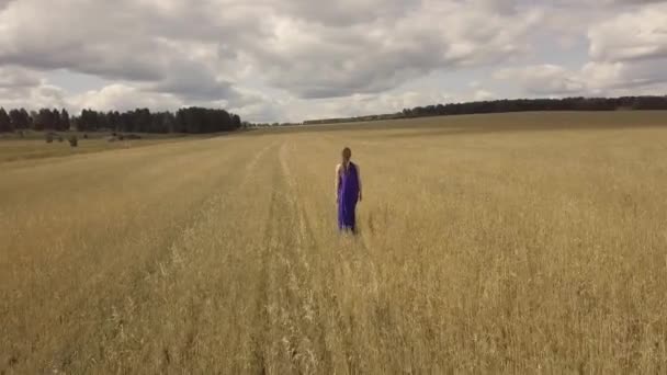 Top View Girl Blue Dress Singer Performs Song Nature Vocals — Stock Video