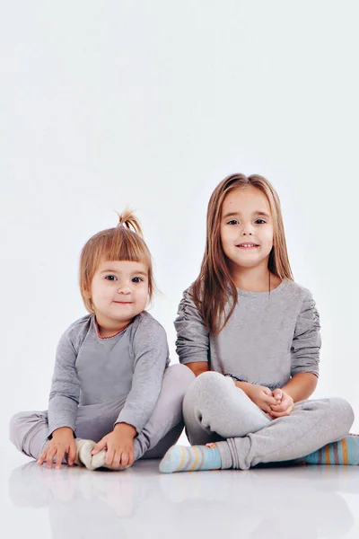 Couple Twins Sitting Floor Isolated White Background Children Gray Clothes — Stock Photo, Image