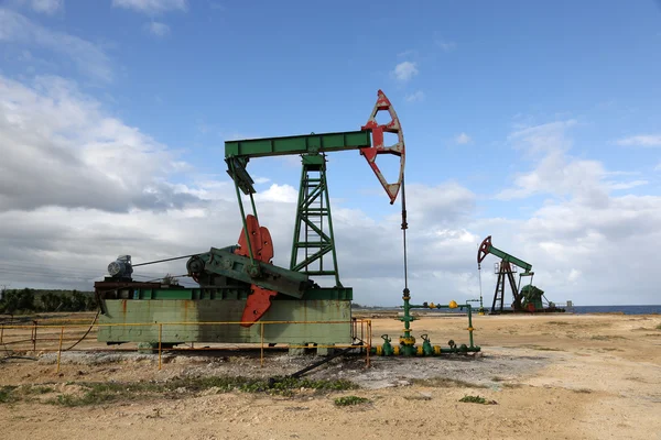 Oil pump in Cuba — Stock Photo, Image