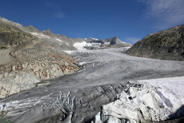 Alpi svizzere con ghiacciaio un lago ghiacciaio — Foto Stock