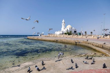 Suudi Arabistan 'ın başkenti Jeddah' da Kızıldeniz kıyılarına küçük beyaz bir cami inşa edildi.