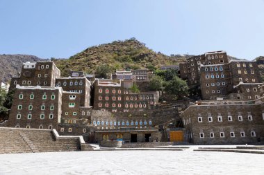 Rijal Almaa, Suudi Arabistan 'ın Asir Bölgesi' nde yer alan bir miras köyüdür. Abha 'dan 45 km uzakta..