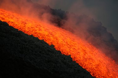 Lav akışı etna yanardağı üzerinde