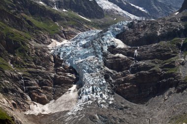 İsviçre Alpleri'nde Buzulu