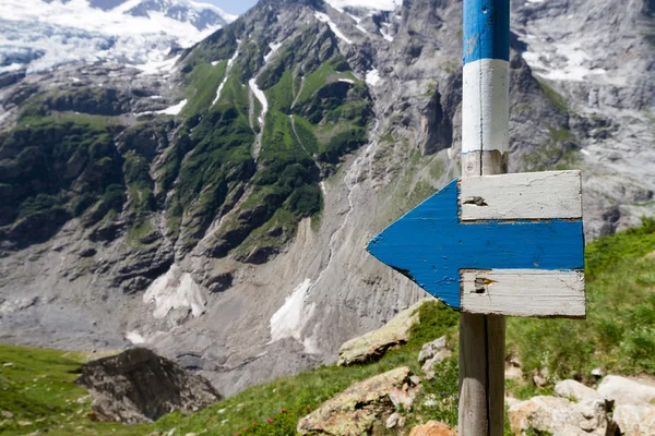 Señalización sobre Treks en Suiza —  Fotos de Stock