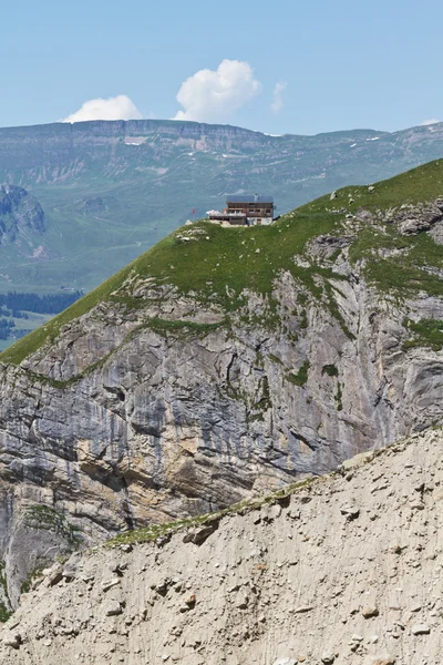 Restoran kadar yüksek dağlarda, İsviçre — Stok fotoğraf