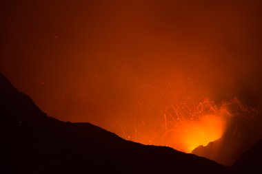 Volkan Yasur Erüpsiyonu