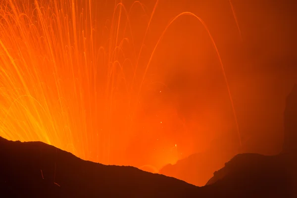Yasur виверження вулкана — стокове фото