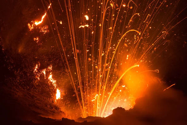 Éruption du volcan Yasur — Photo