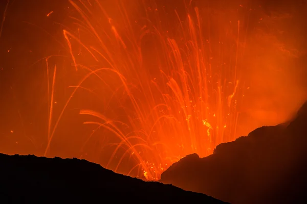 Erupção do vulcão Yasur — Fotografia de Stock