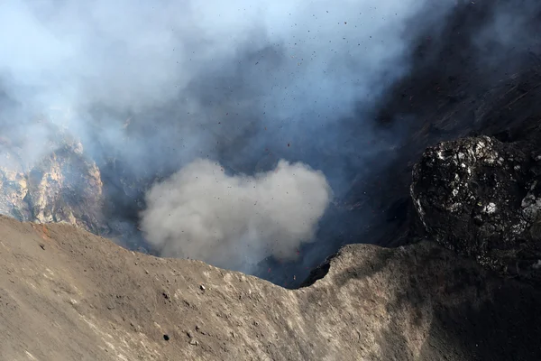 火山伊苏尔、 瓦努阿图 — 图库照片