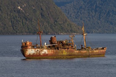 Patagonia bir fiyort gemi kazasında