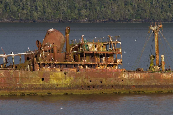 Naufrage d'un navire dans un fjord de Patagonie — Photo