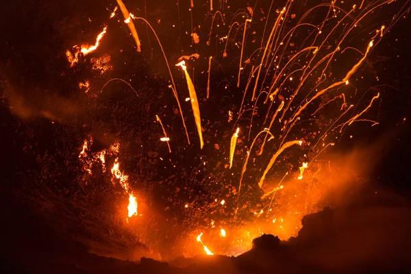 Éruption du volcan Yasur — Photo