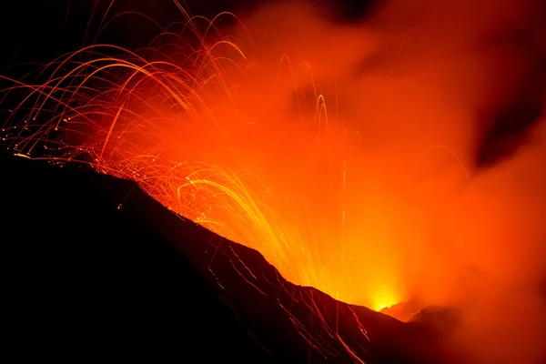 Erupção do vulcão Yasur — Fotografia de Stock