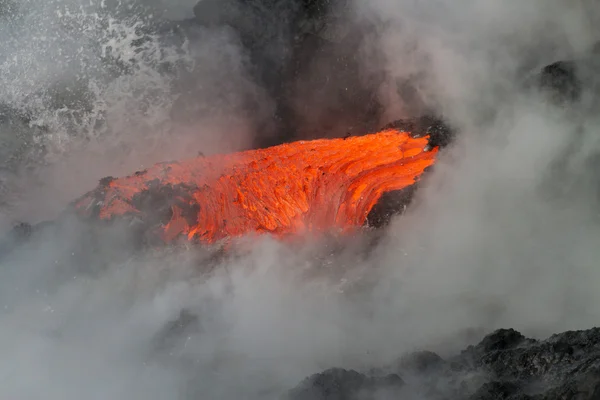 Lava flow enters the sea — Stock Photo, Image