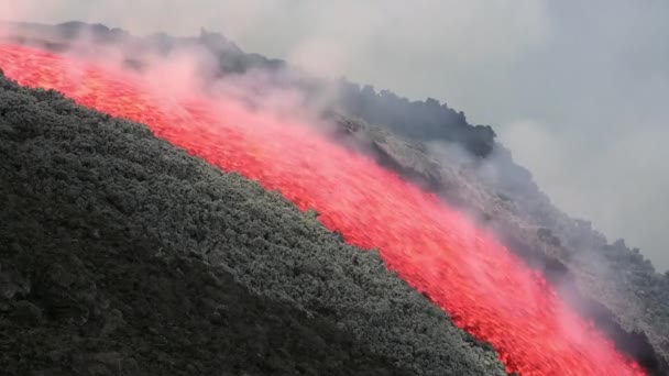 Vulkaan Etna lavastroom — Stockvideo