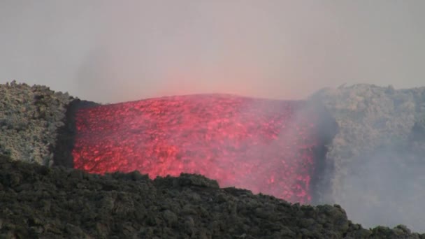 Volcán Etna flujo de lava — Vídeo de stock