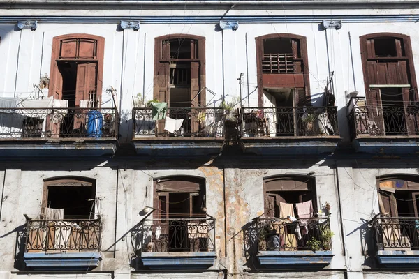 Cuba, La Habana, antiguos balcones — Foto de Stock