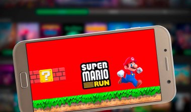 Super Mario akıllı telefondan koşuyor, 28 Kasım 2020, Sao Paulo, Brezilya.