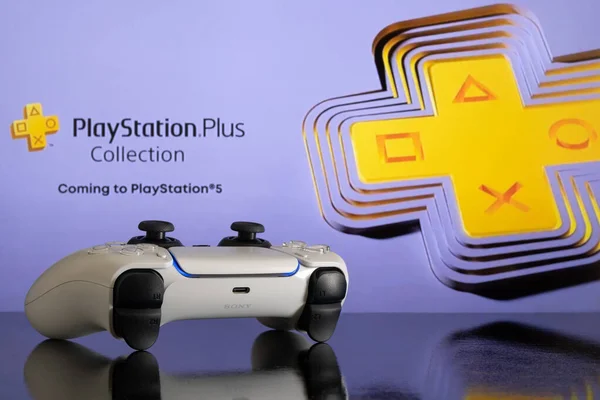 Controlador Playstation Con Playstation Collection Pantalla Enfoque Selectivo Nov 2020 — Foto de Stock