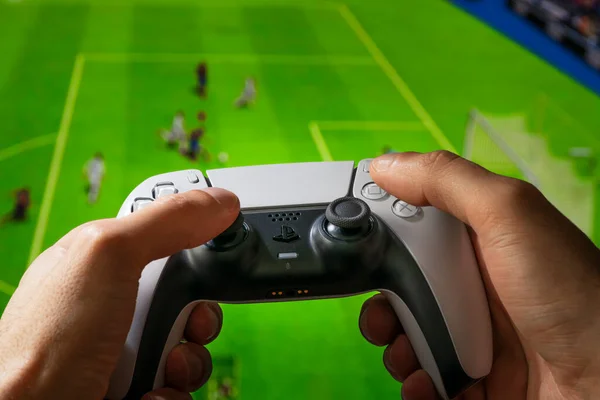 Mann Beim Fußballspiel Mit Playstation Controller Juni 2021 Sao Paulo — Stockfoto