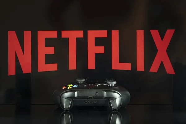 Logotipo Netflix Pantalla Con Controlador Juego Xbox Agosto 2021 Sao — Foto de Stock